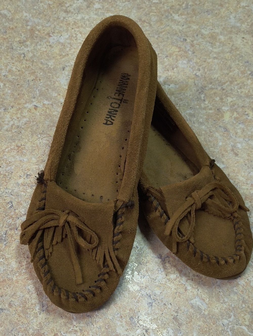 Minnetonka Brown Suede Fringe Moccasin Flats GUC Sz 8 see Pics.